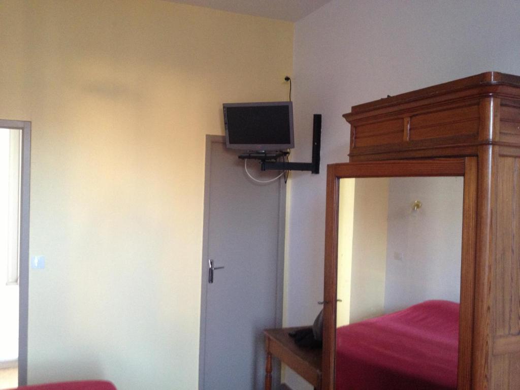 Hotel Le Fecamp Болбек Стая снимка
