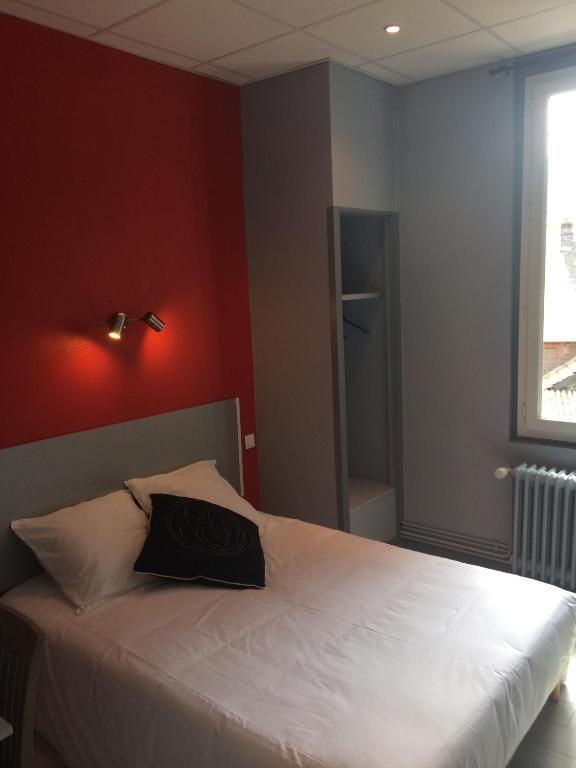 Hotel Le Fecamp Болбек Стая снимка