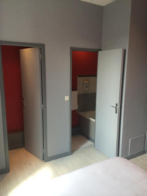 Hotel Le Fecamp Болбек Стая снимка