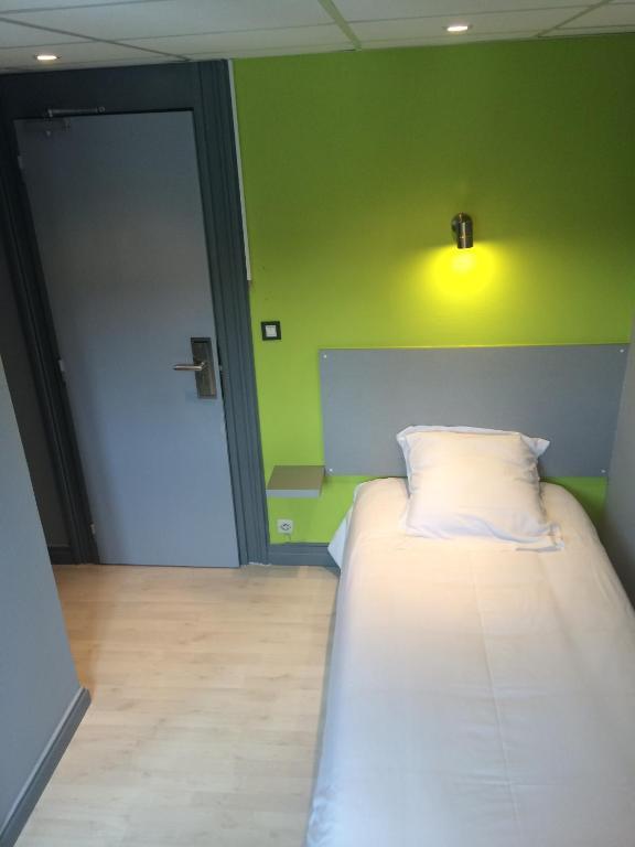 Hotel Le Fecamp Болбек Стая снимка