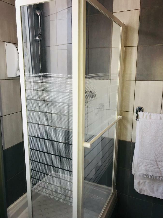 Hotel Le Fecamp Болбек Екстериор снимка