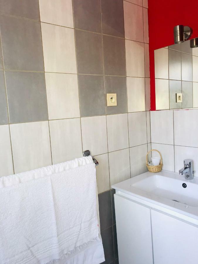 Hotel Le Fecamp Болбек Екстериор снимка