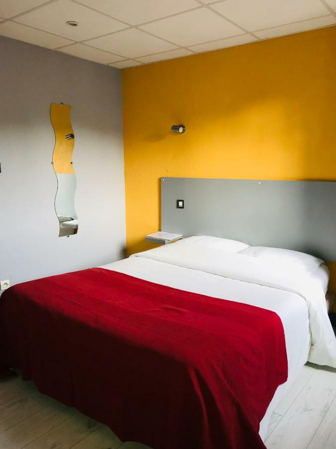 Hotel Le Fecamp Болбек Екстериор снимка