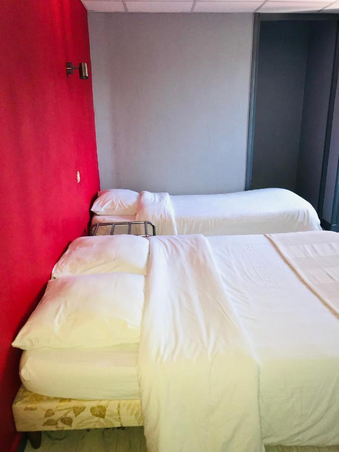 Hotel Le Fecamp Болбек Екстериор снимка