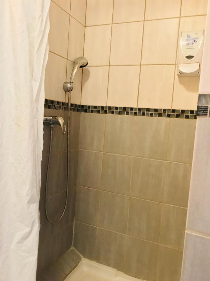 Hotel Le Fecamp Болбек Екстериор снимка
